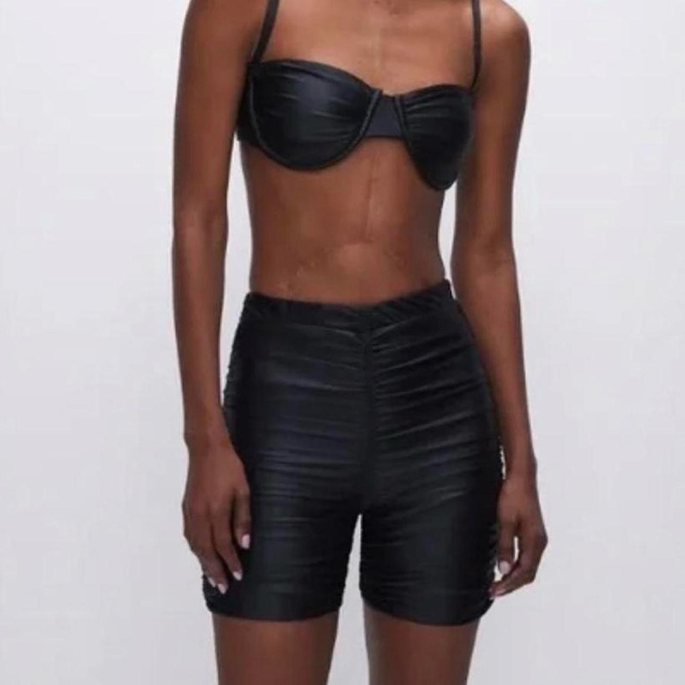 GOOD AMERICAN Black Ruched Shorts Size-3, fits a Small~msrp $75